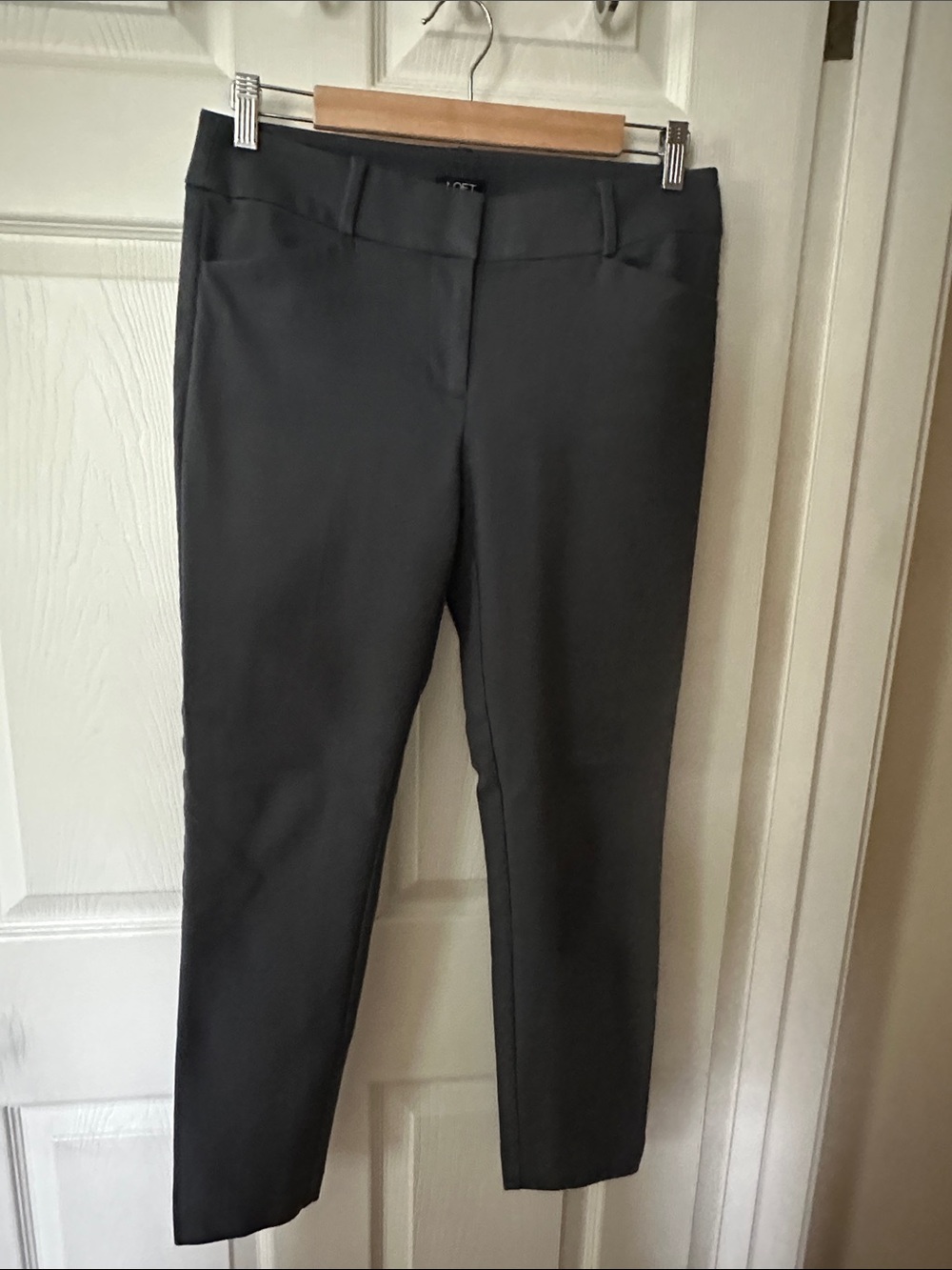 LOFT - Women’s Charcoal Cropped Slim Ankle Pants - Size 4
